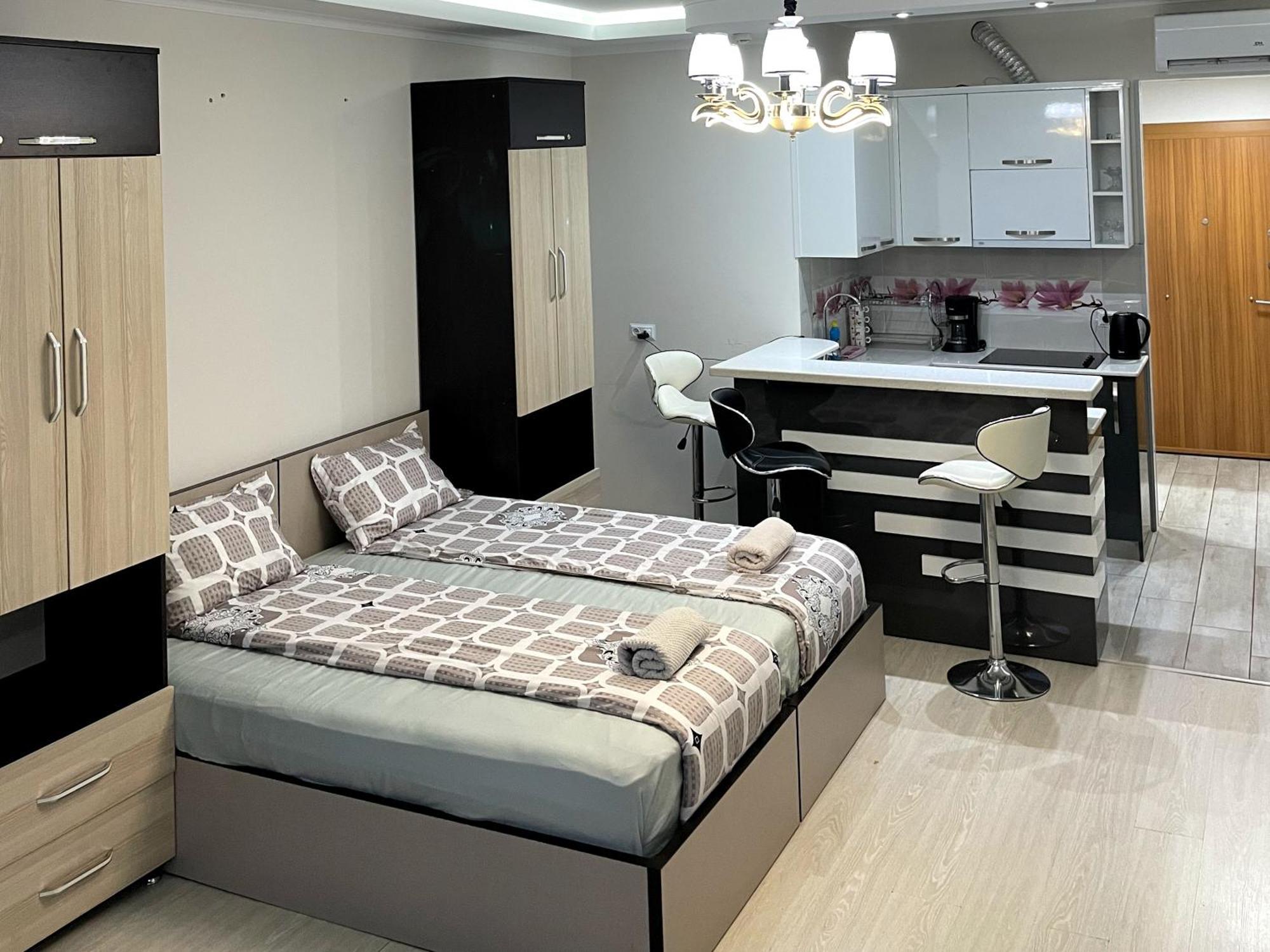 Angel Apartment In Porta Batumi Habitación foto