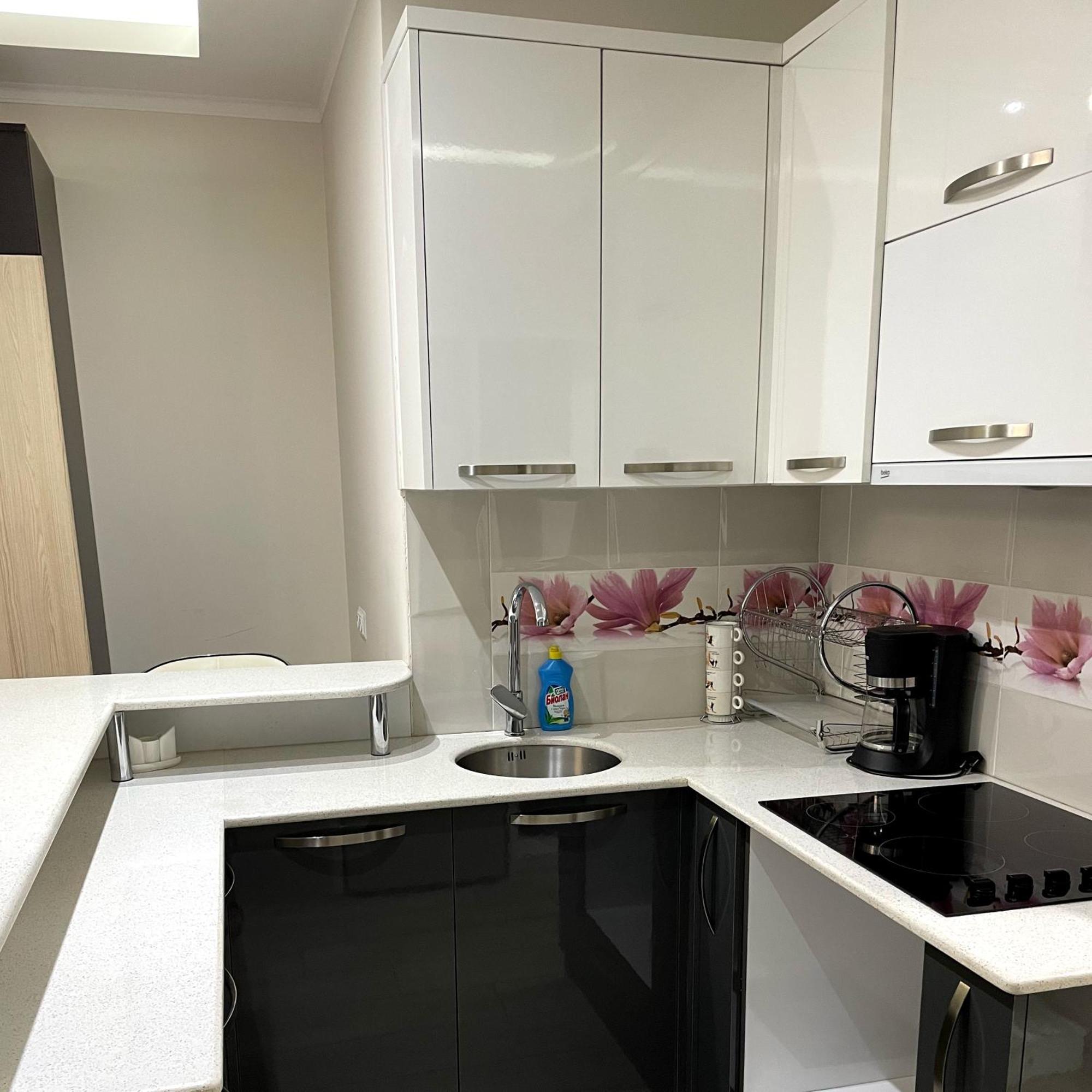 Angel Apartment In Porta Batumi Habitación foto